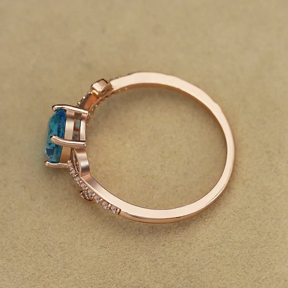 ✨SOLD OUT✨Dainty 18K Topaz & Rose Gold Ring✨ - Picture 5 of 7